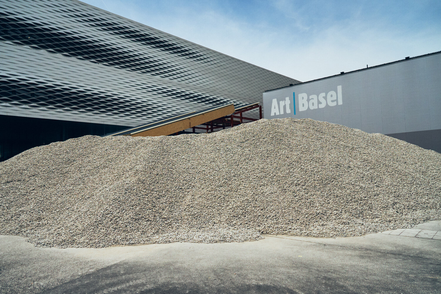 Digital innovation and online viewing rooms: takeaways from the Art Basel and UBS Global Art Market Report 2021